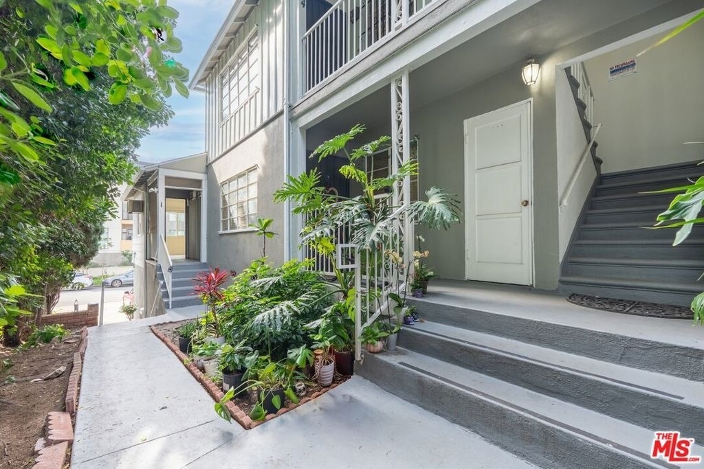 1754 Malcolm Avenue - Photo 10