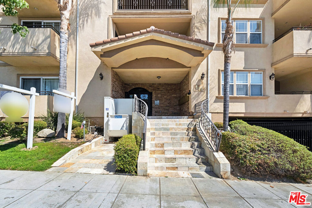 650 E Palm Avenue - Photo 1