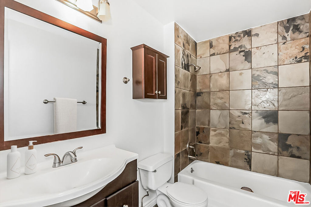 1030 N Orange Grove Avenue - Photo 6