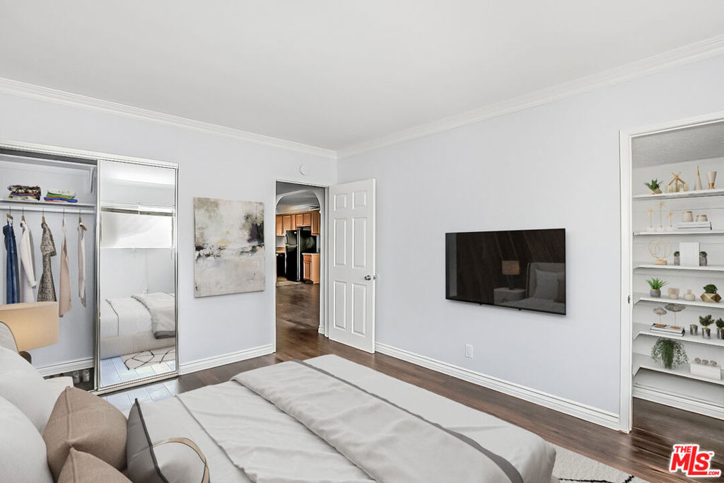 1030 N Orange Grove Avenue - Photo 5