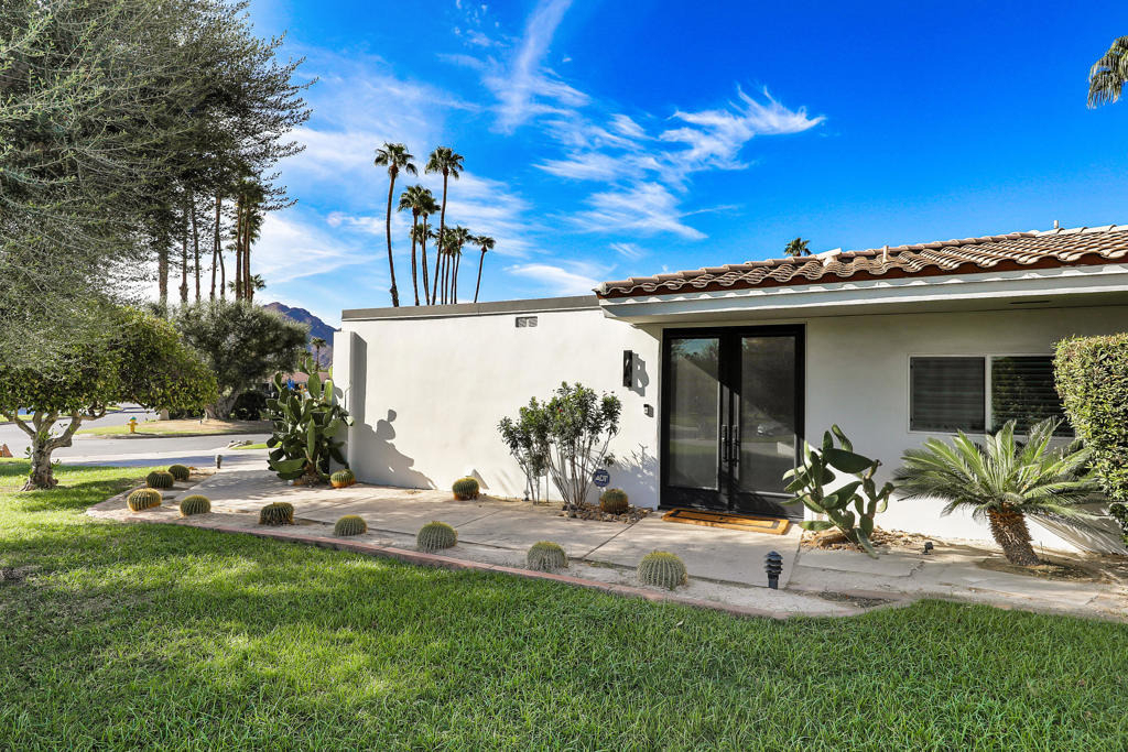 49845 Lago Drive - Photo 1