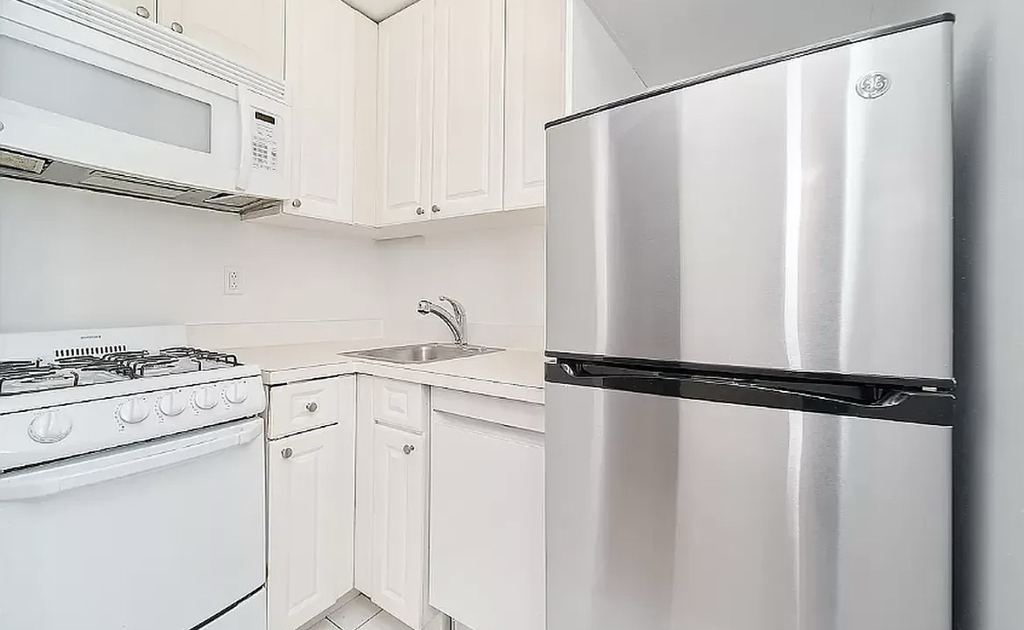 306 East 91st Street - Photo 2