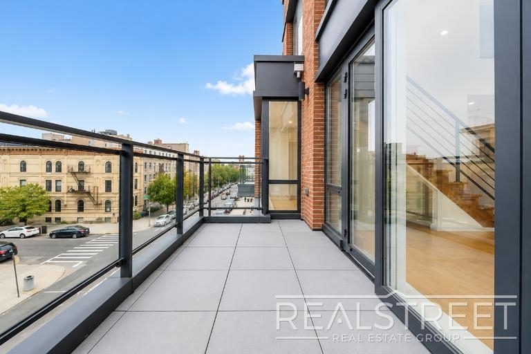 63 Lewis Avenue - Photo 8