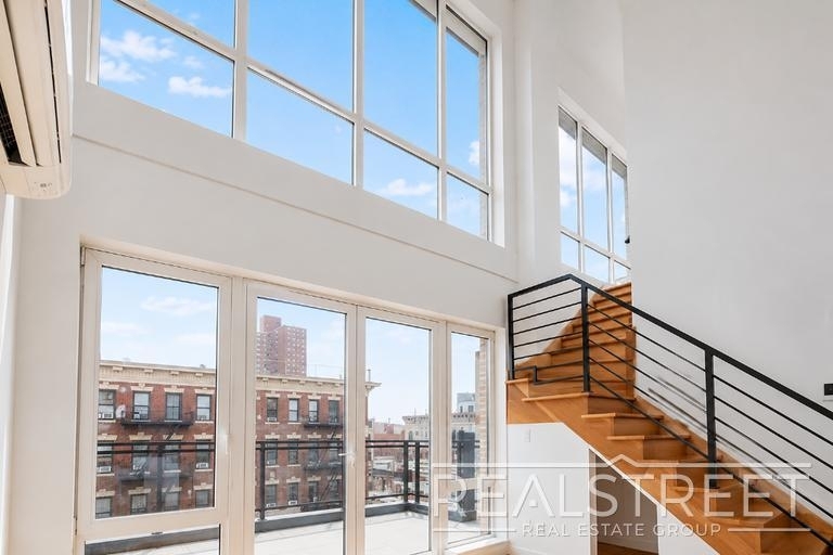 63 Lewis Avenue - Photo 2