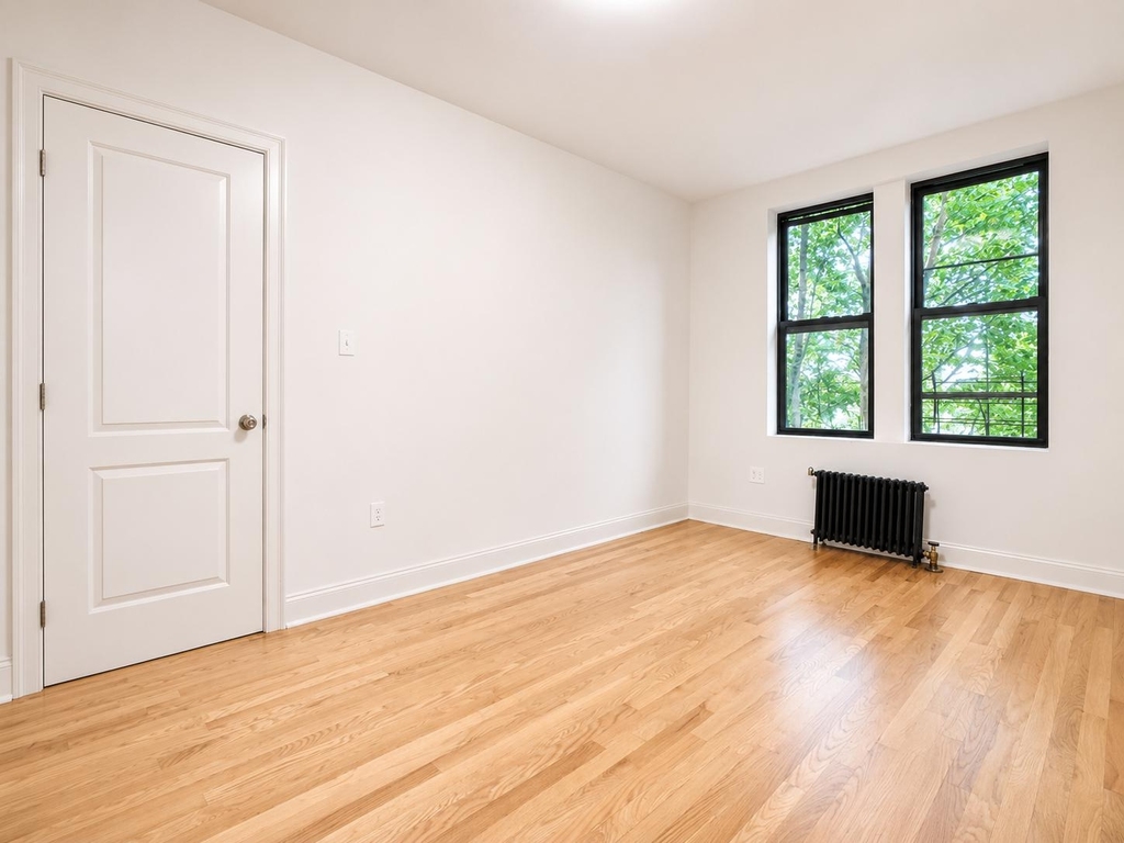 282 Cabrini Boulevard - Photo 5
