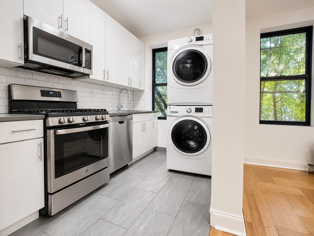 282 Cabrini Boulevard - Photo 3