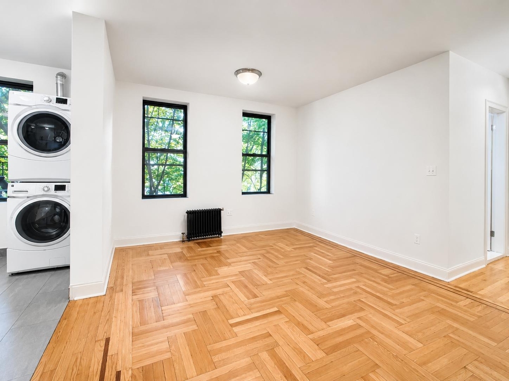 282 Cabrini Boulevard - Photo 2
