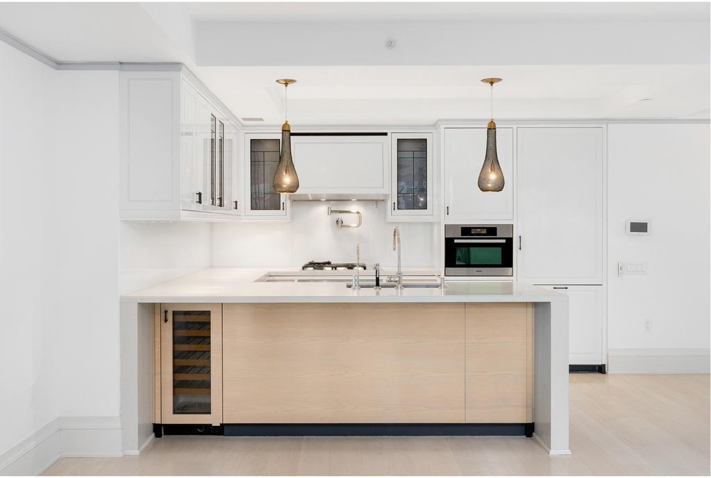 21 E 61st St - Photo 2