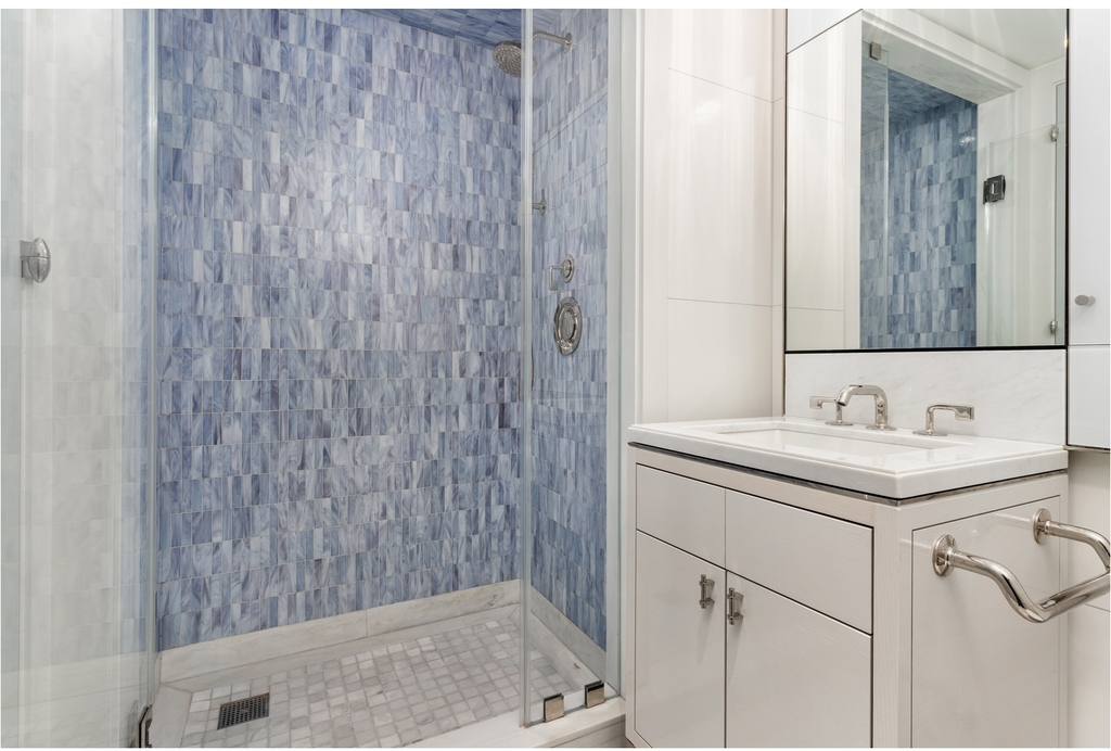 21 E 61st St - Photo 7