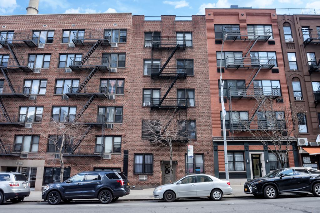 York Avenue - Photo 5