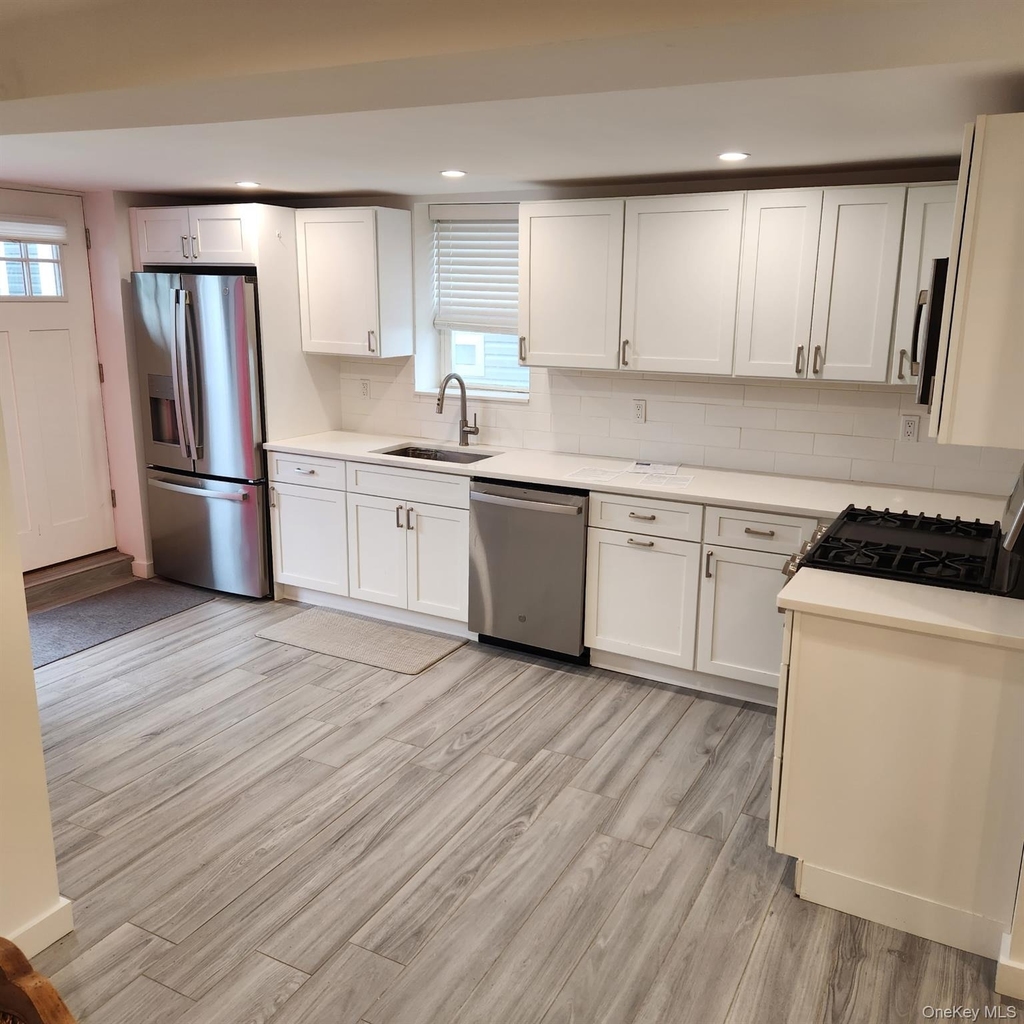 226 E Pine Street - Photo 0
