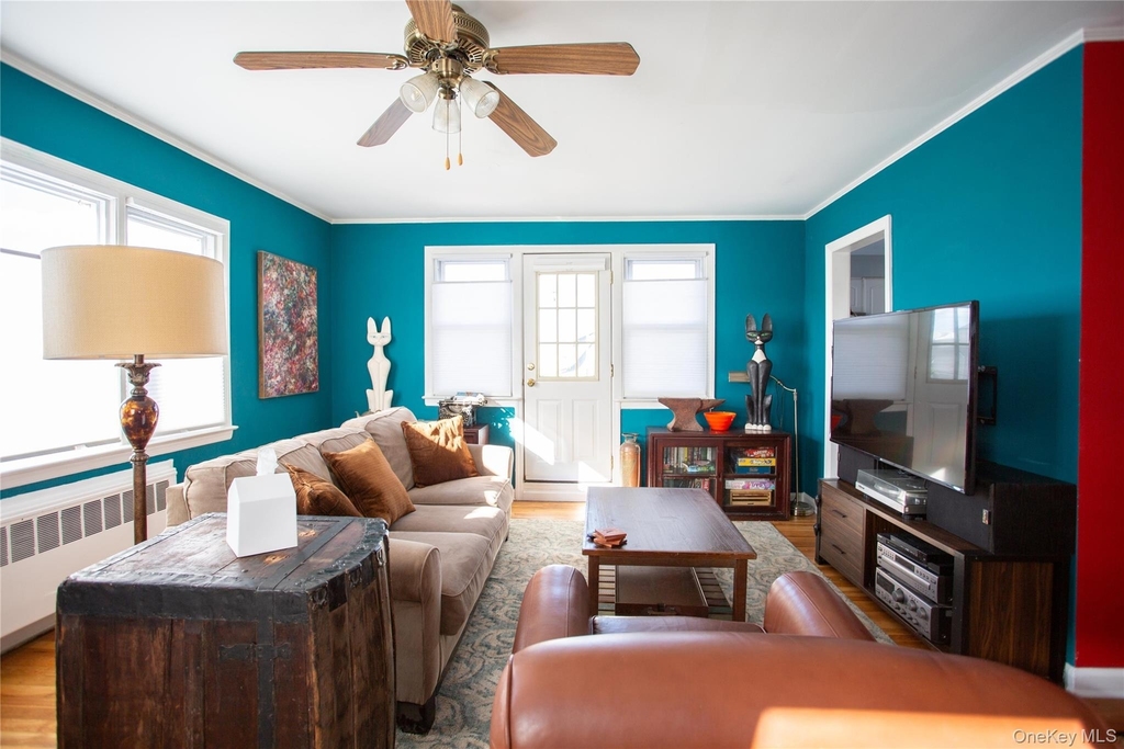 272 Laurelton Boulevard - Photo 3