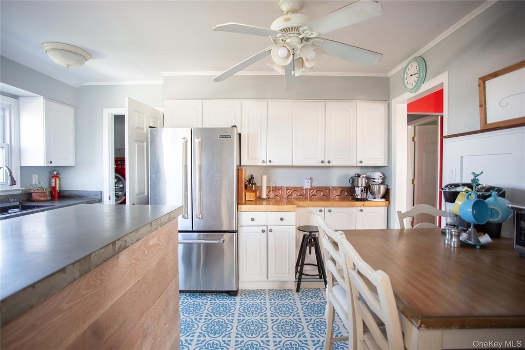 272 Laurelton Boulevard - Photo 6