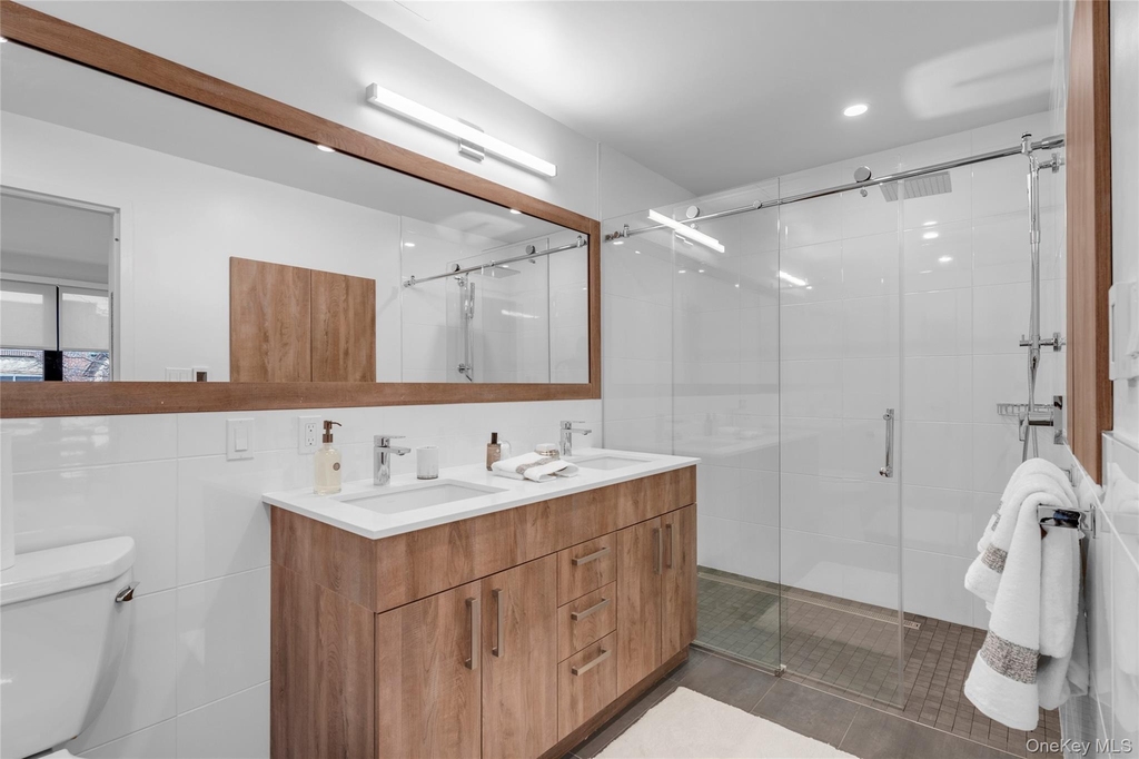 108 Middle Neck Road - Photo 3