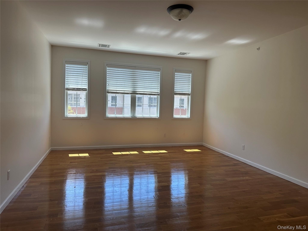77 Quaker Avenue - Photo 5