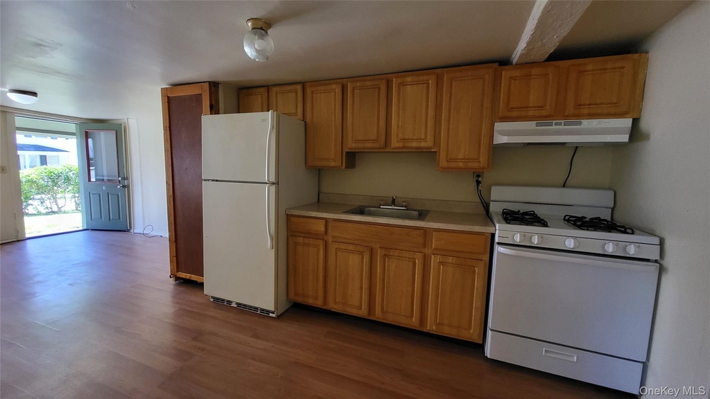 94 E Main Street - Photo 2