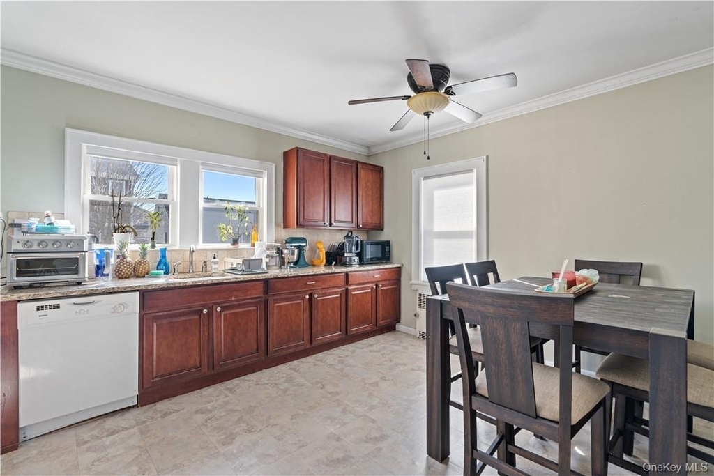 204 Lakeview Avenue - Photo 4