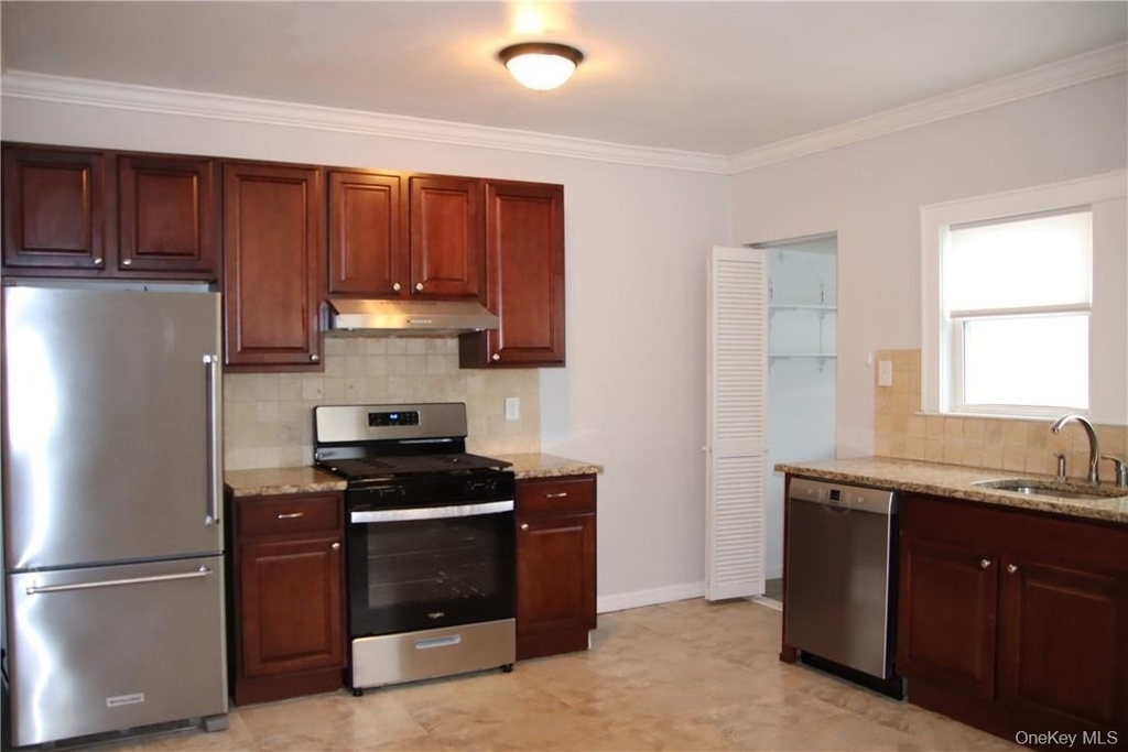 204 Lakeview Avenue - Photo 5