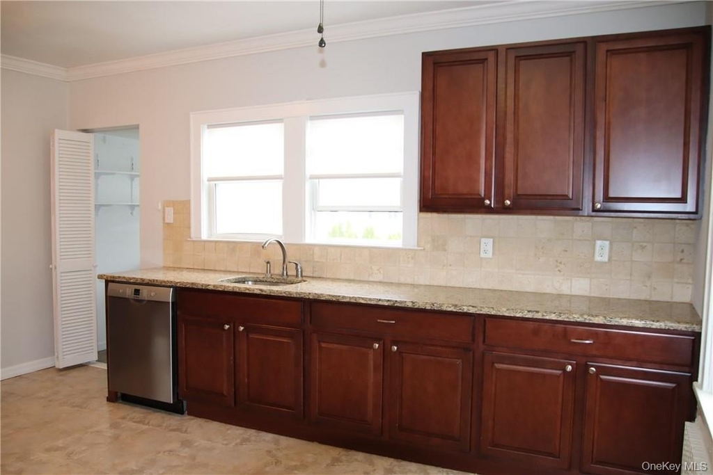 204 Lakeview Avenue - Photo 6