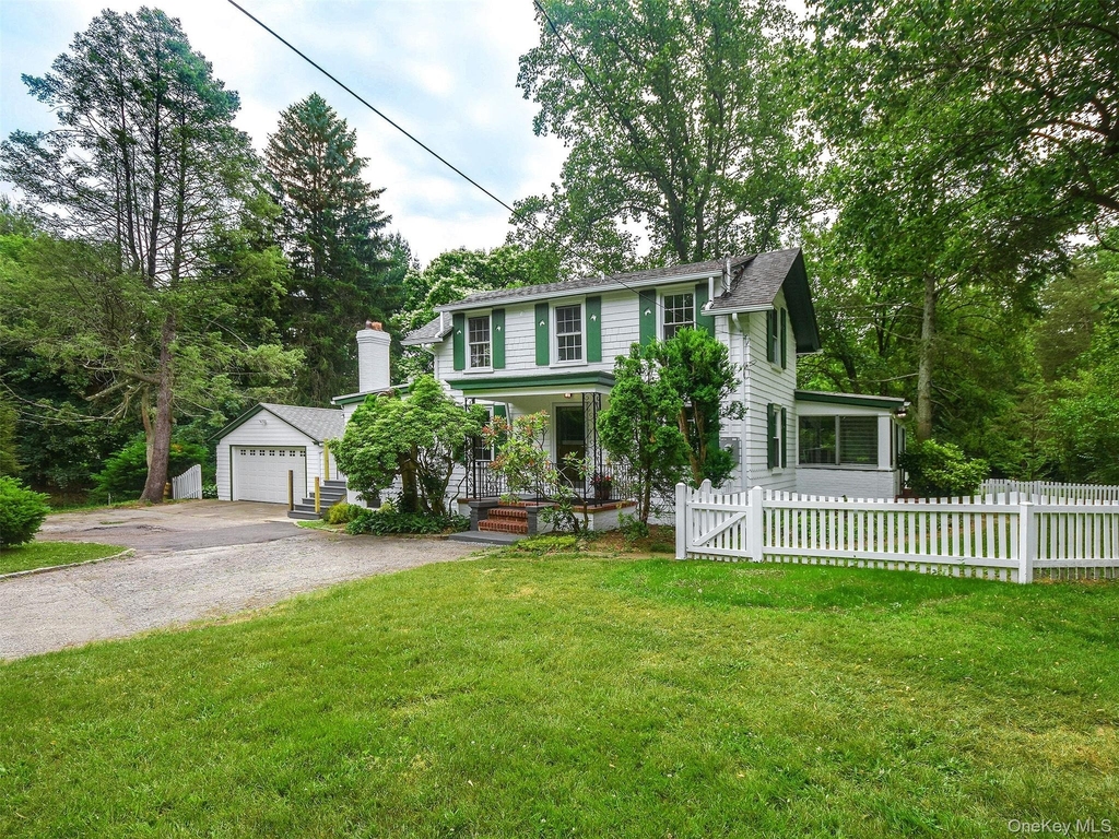 23 Pinetree Lane - Photo 0