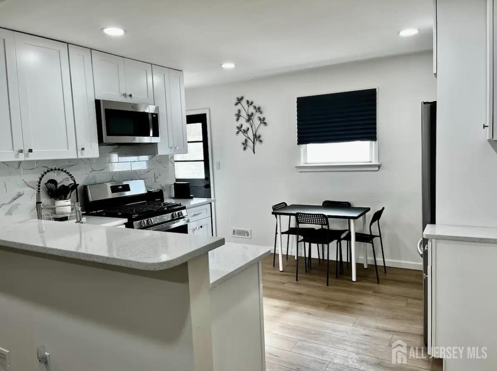 85 Woodrow Avenue - Photo 2