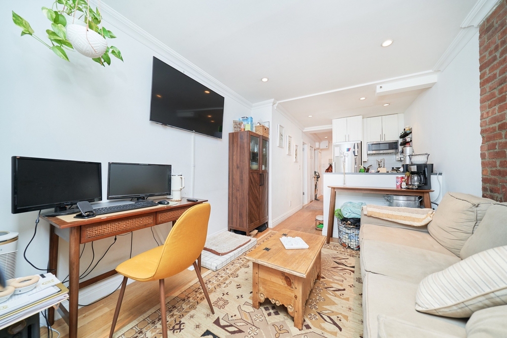 410 E 64th Street - Photo 4