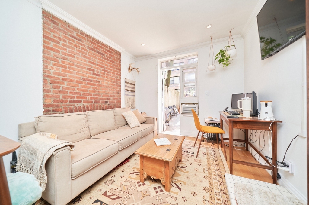 410 E 64th Street - Photo 5