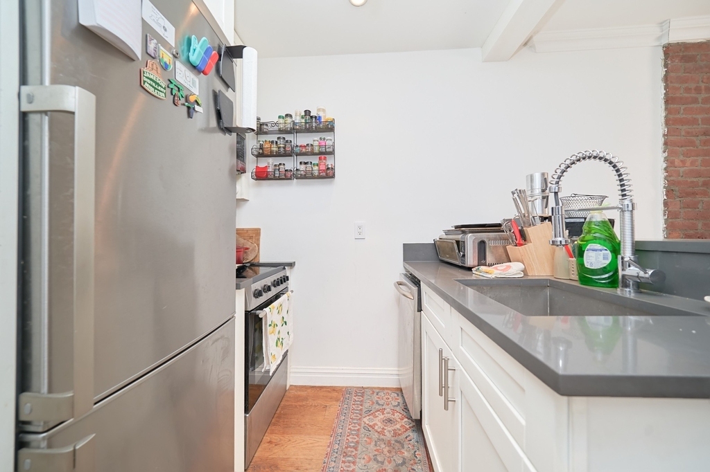 410 E 64th Street - Photo 3