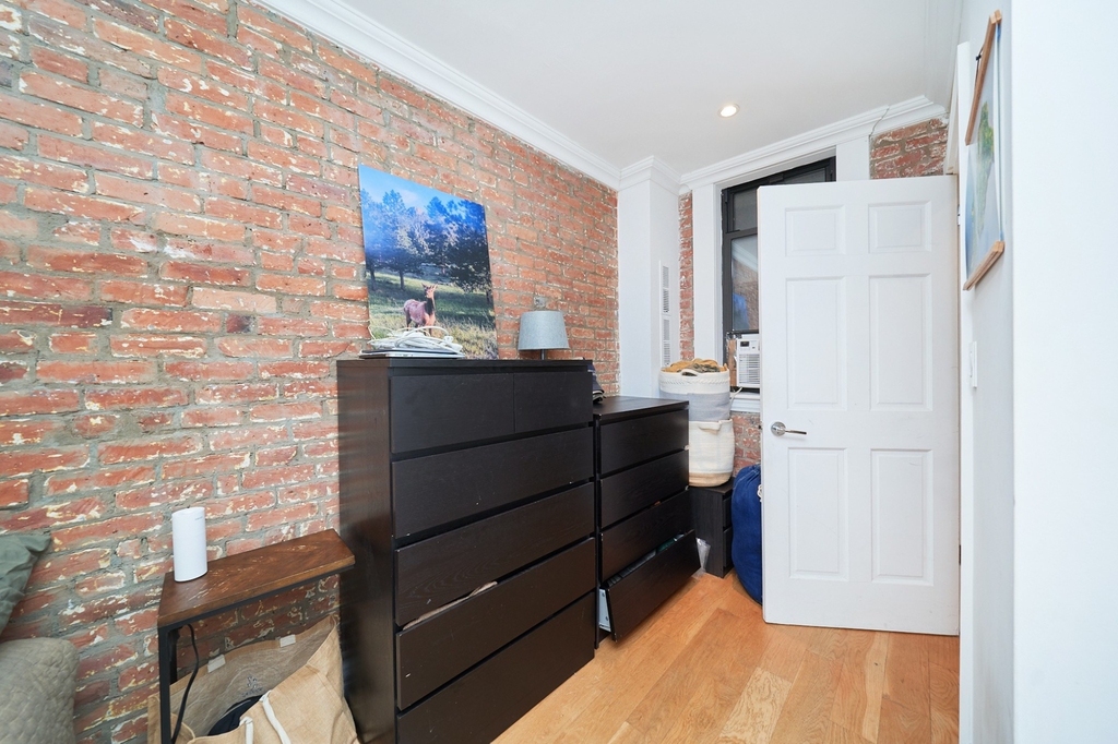 410 E 64th Street - Photo 7