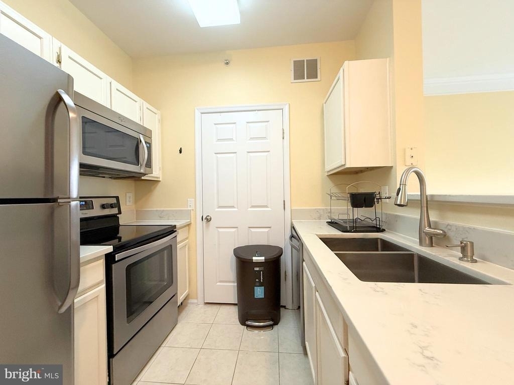 1580 Spring Gate Drive - Photo 3