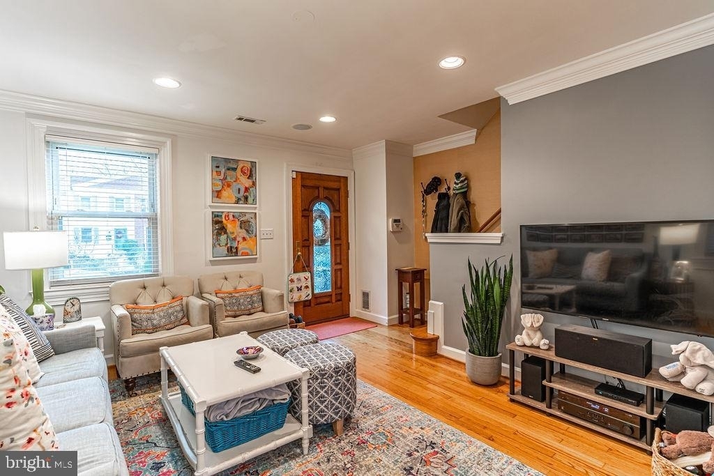 1206 Colonial Avenue - Photo 2