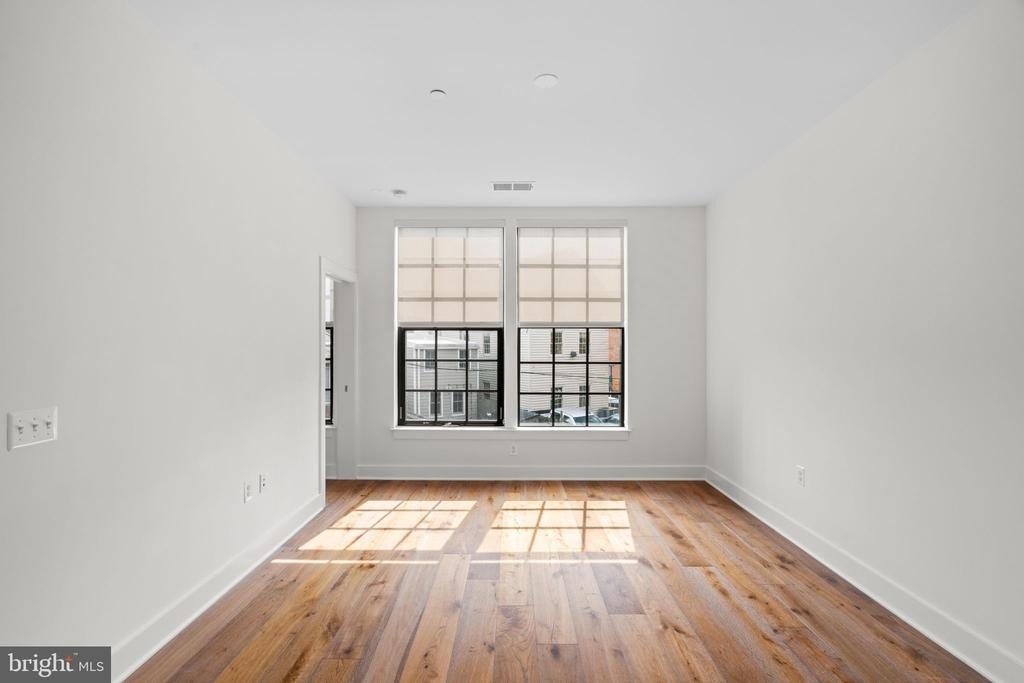 1312 King Street - Photo 2