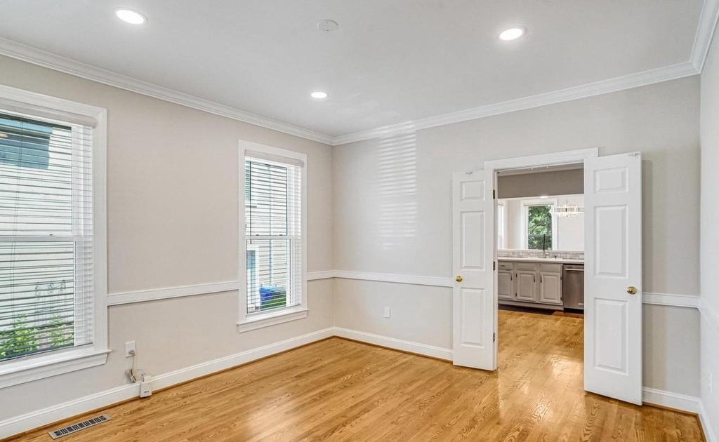 4728 23rd Street N - Photo 5