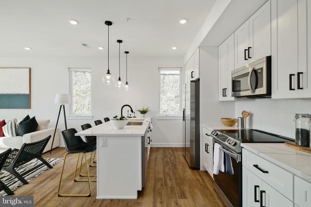 2421 N Mascher Street - Photo 6