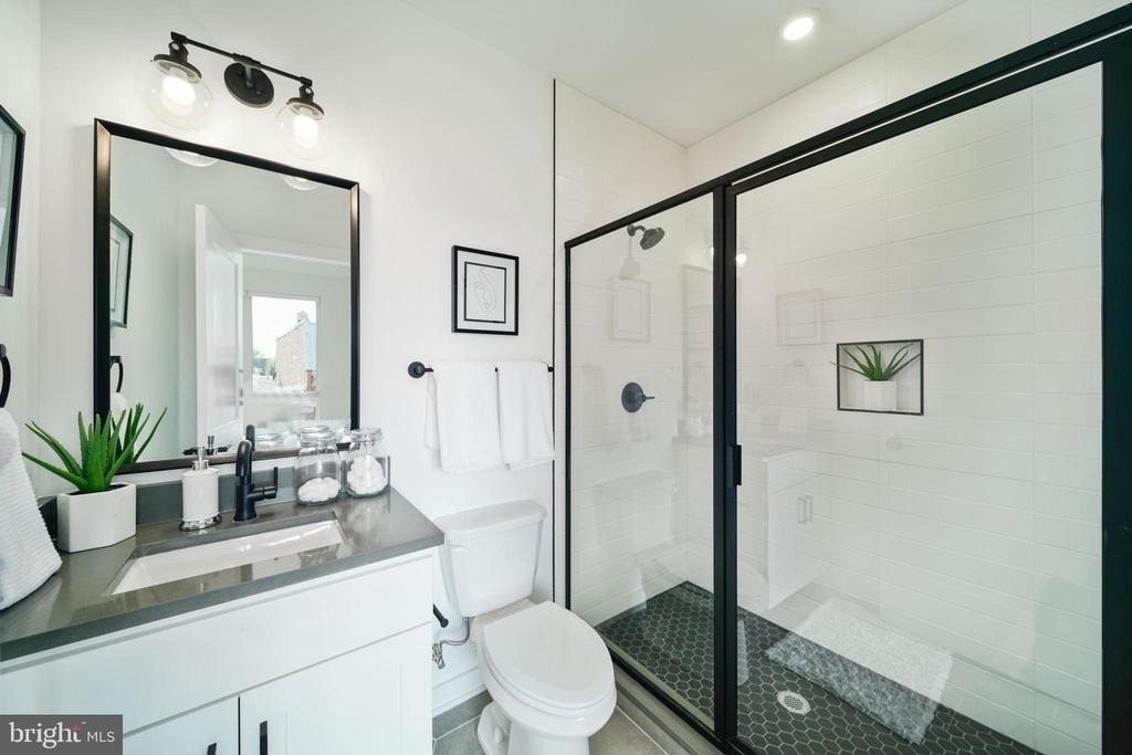 2421 N Mascher Street - Photo 8