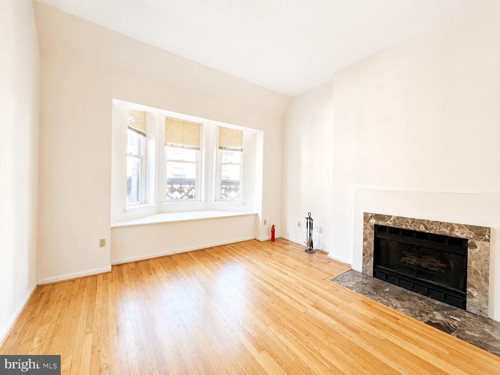 2030 Walnut Street - Photo 3