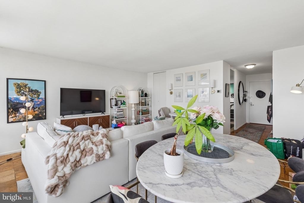 210 Locust Street - Photo 7