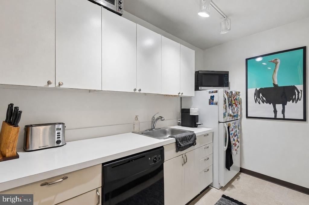 210 Locust Street - Photo 10