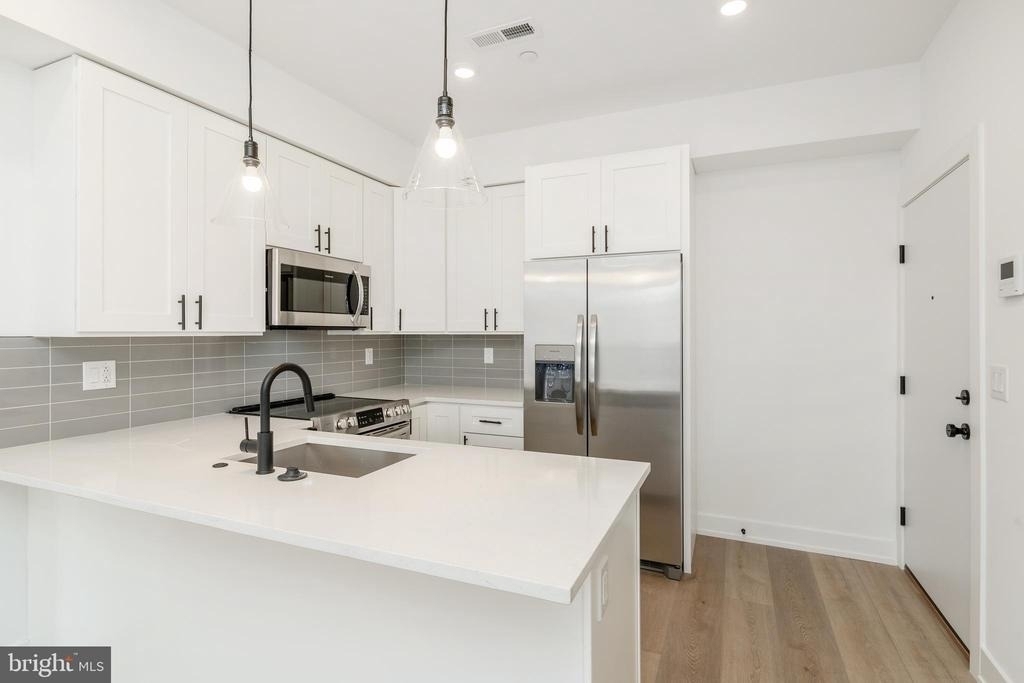 2002 Frankford Ave - Photo 3