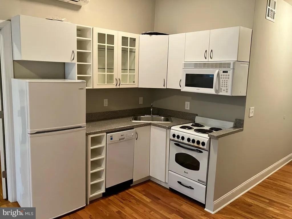1527 Spruce Street - Photo 1