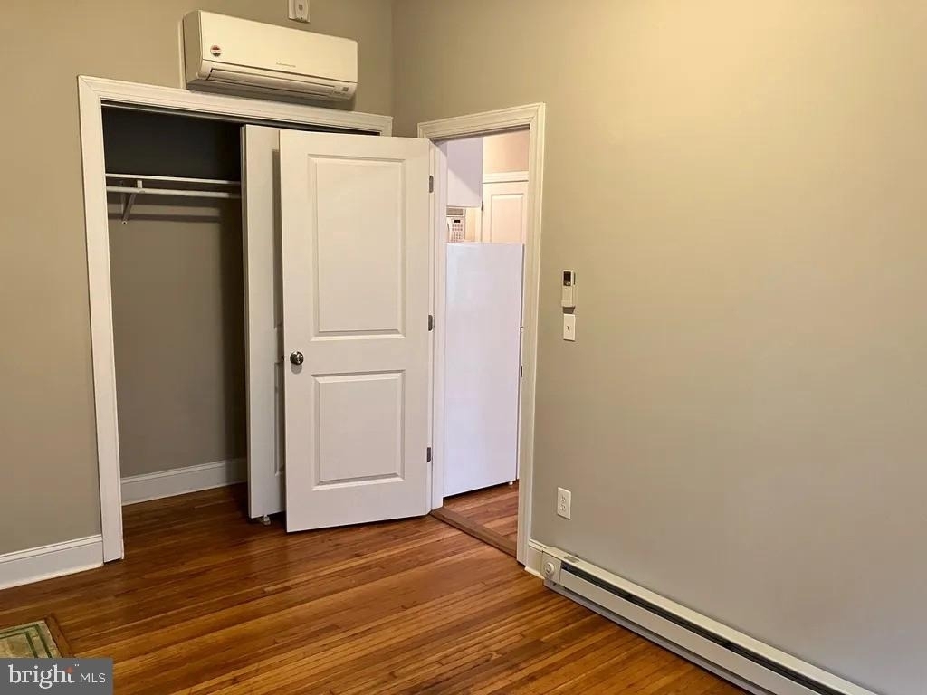 1527 Spruce Street - Photo 3