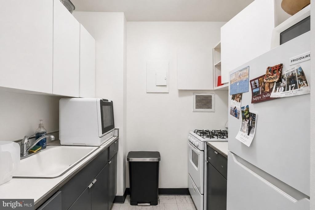 220 Locust Street - Photo 7