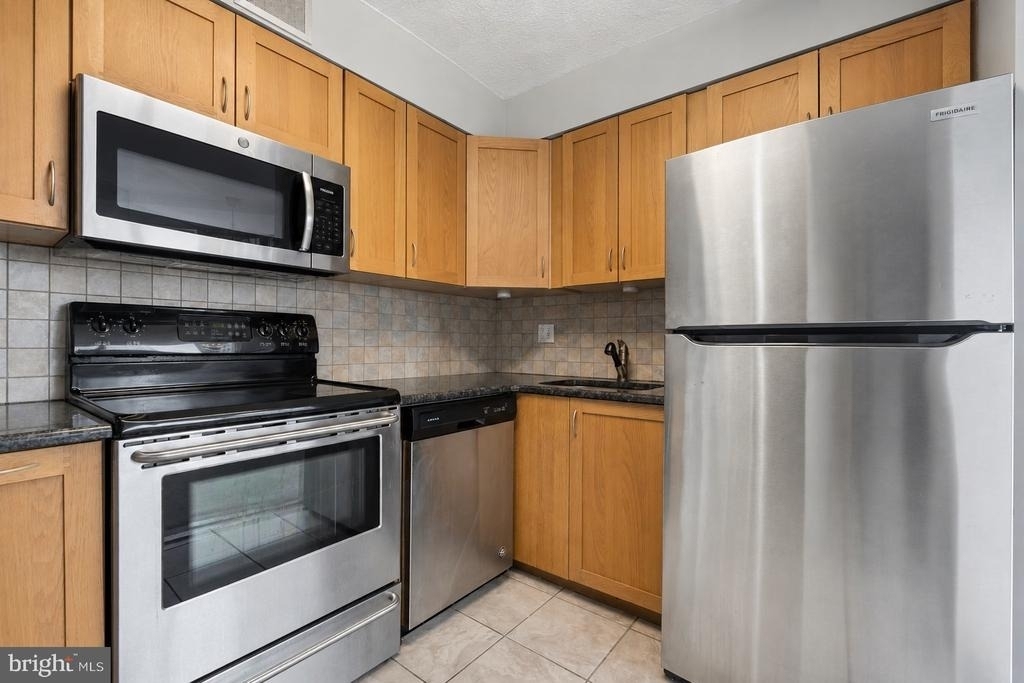 1420 Locust Street - Photo 5
