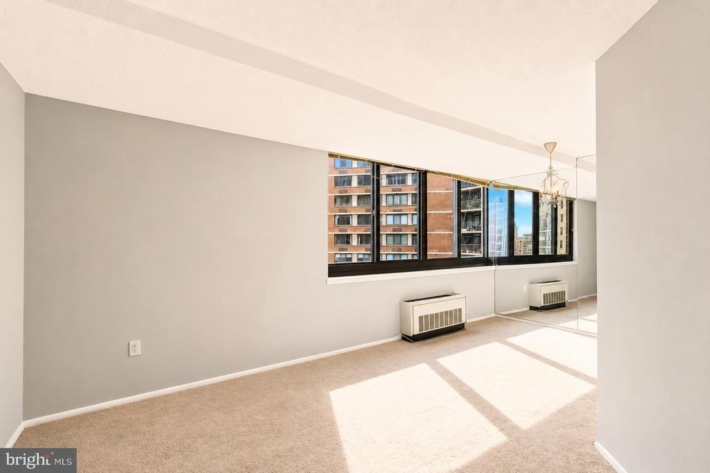 1420 Locust Street - Photo 2