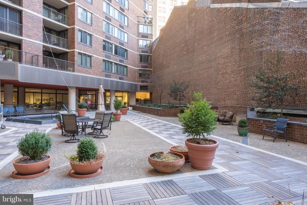 1420 Locust Street - Photo 11