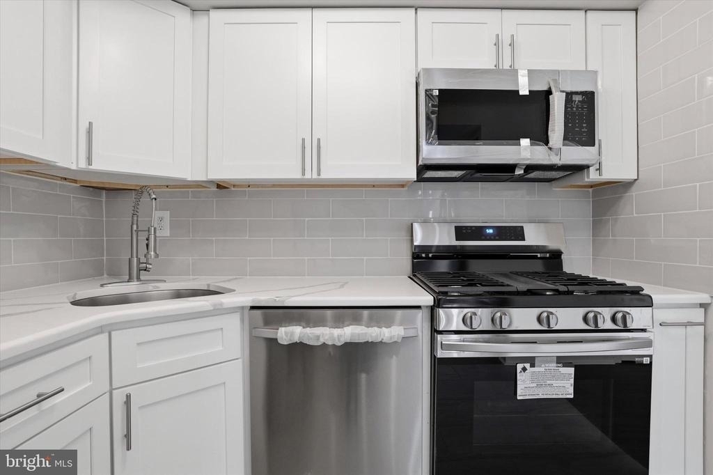 7750 Rockwell Avenue - Photo 10