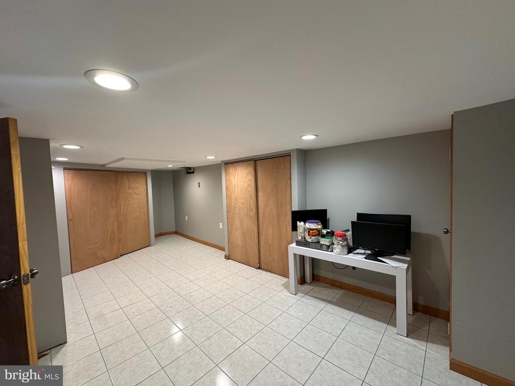 2033 W Passyunk Avenue - Photo 2