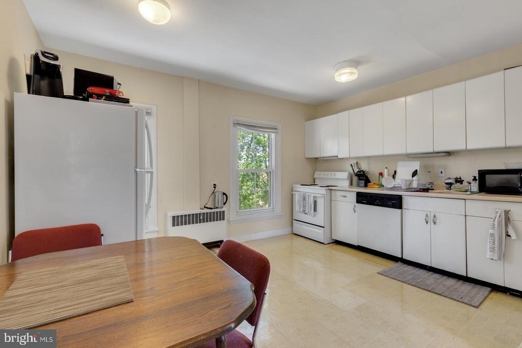 350 Green Lane - Photo 6
