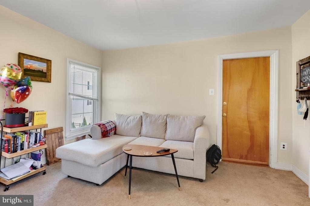 350 Green Lane - Photo 1