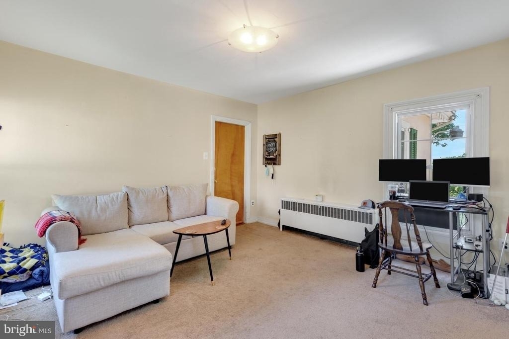 350 Green Lane - Photo 2